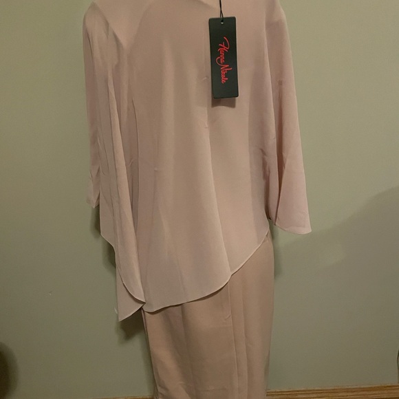 Hannah Nicole size 10, special occasion dress. - Picture 3 of 5